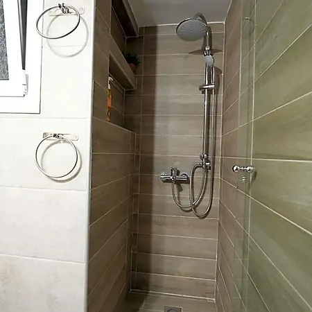 Ocean View Oasis, 2 Bedroom Hotel Káto Loutrákion