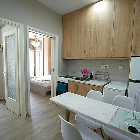 Ocean View Oasis, 2 Bedroom ホテル Káto Loutrákion